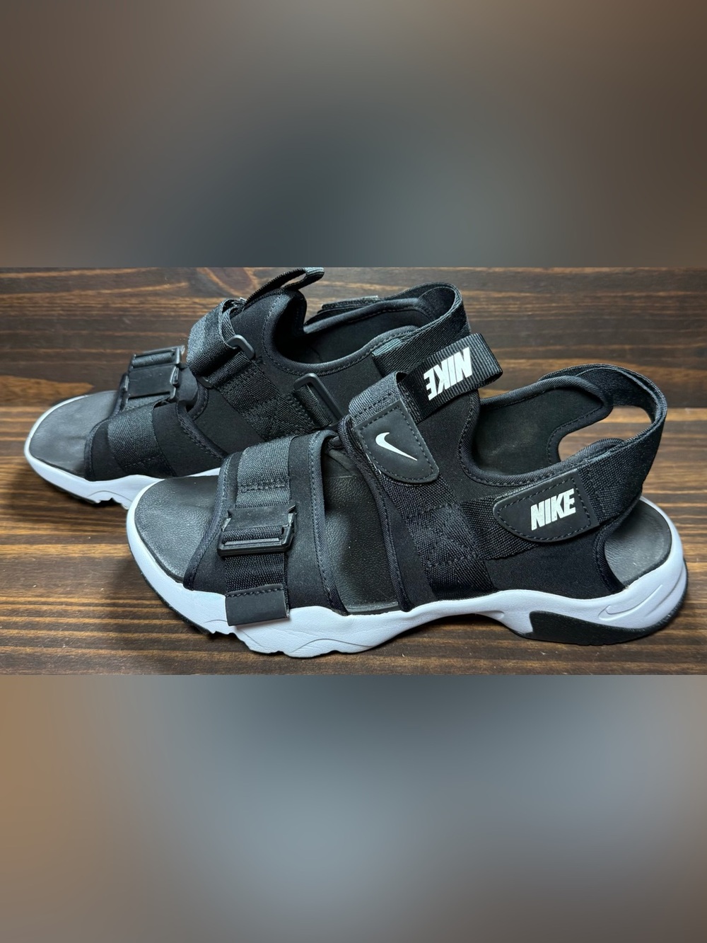 Nike Canyon Men’s Size 8 Shoes Black White Athletic Sandals